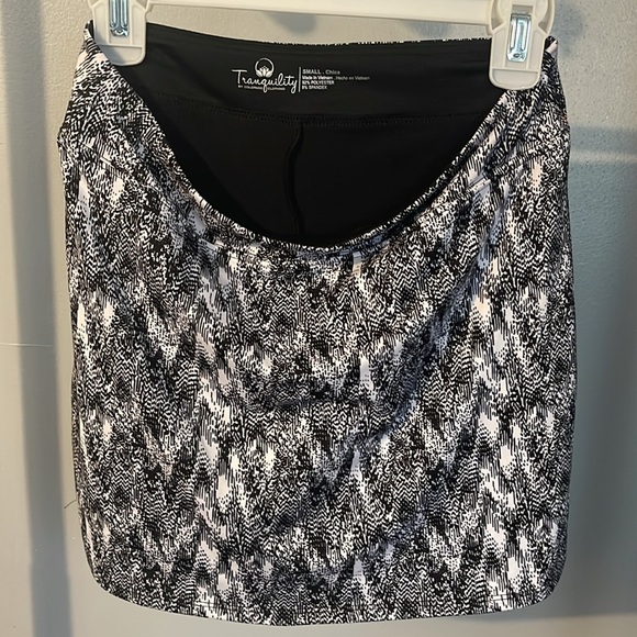 Stylish Black and White Women's skirt - Picture 7 of 11